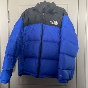 NORTH FACE PUFFER IN BLUE AND BLACK